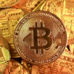 ビットコイン一時9万ドル割れ、リスク志向後退　機関