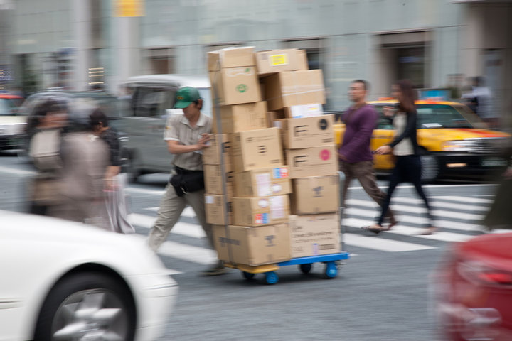 ヤマト値上げが裏目に? 運送会社化するアマゾン ヤマト値上げが裏目に? 運送会社化するアマゾン