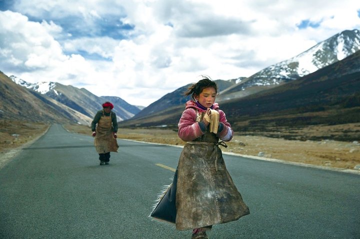 五体投地で行く2400キロ。変わらない巡礼の心、変わりゆくチベット