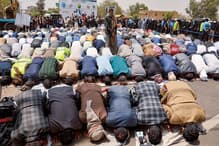 イエメンで雨乞いをする人々