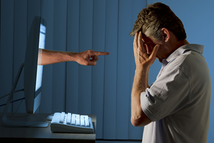 インターネットで他人を血祭りにあげる人々 インターネットで他人を血祭りにあげる人々