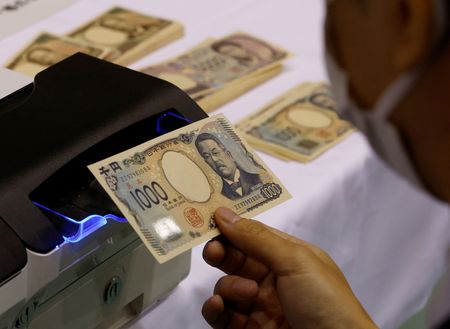 新札発行後も旧札使用可能、新円切り替えとは全く異なる＝鈴木