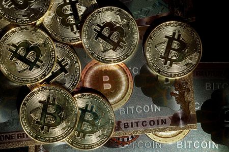 チェコ中銀、ビットコインを外貨準備に 総裁が提案へ＝FT