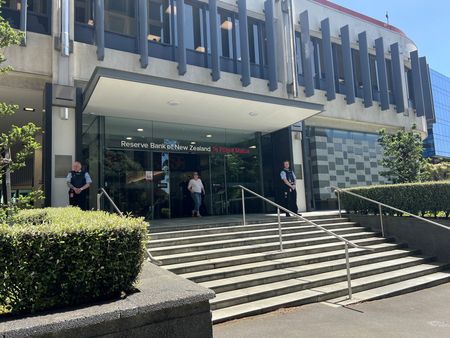 金融政策の判断は常に完璧ではない？ ニュージーランド中銀総裁代行が率直に語る