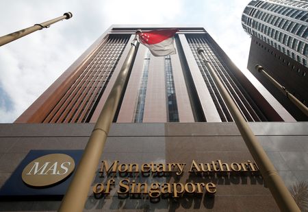 シンガポール金融政策、緩和へ！世界経済への懸念とSGDへの影響を徹底分析
