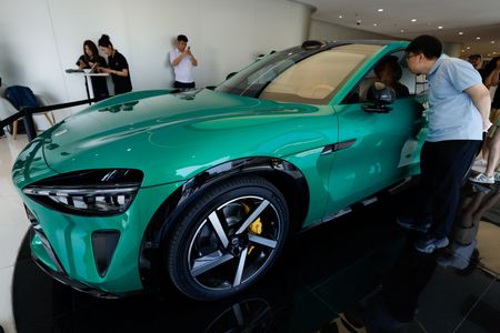 中国シャオミ、新型SUV「YU7」を北京で披露 テスラに対抗