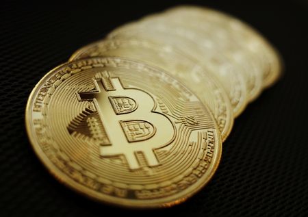 ビットコイン、再び最高値 機関投資家需要で11万3700ドル台