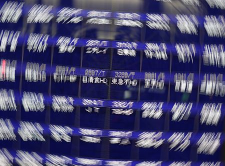 【非売品】2025年 暦年展望資料(全163頁) 大和証券 株 大和証券、日経の年末予想4万9000円に引き上げ 高市新総裁就任で