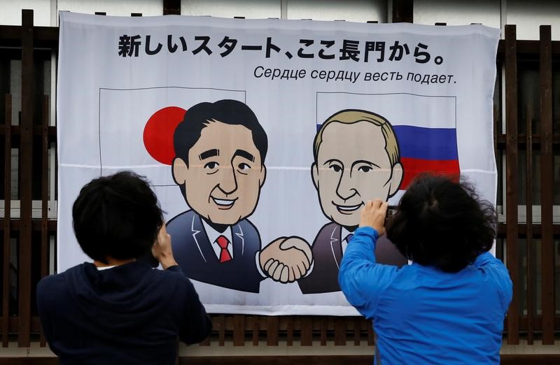 写真で見るプーチン大統領来日 首脳会談で安倍首相と握手 ワールド ニュース速報 ニューズウィーク日本版 オフィシャルサイト 写真で見るプーチン大統領来日 首脳会談で安倍首相と握手 ワールド ニュース速報 ニューズウィーク日本版 オフィシャルサイト