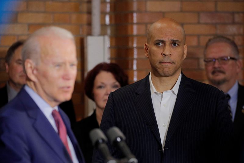 米民主党候補指名争い ブッカー氏がバイデン氏を支持 ワールド ニュース速報 ニューズウィーク日本版 オフィシャルサイト 米民主党候補指名争い ブッカー氏がバイデン氏を支持 ワールド ニュース速報 ニューズウィーク日本版 オフィシャルサイト