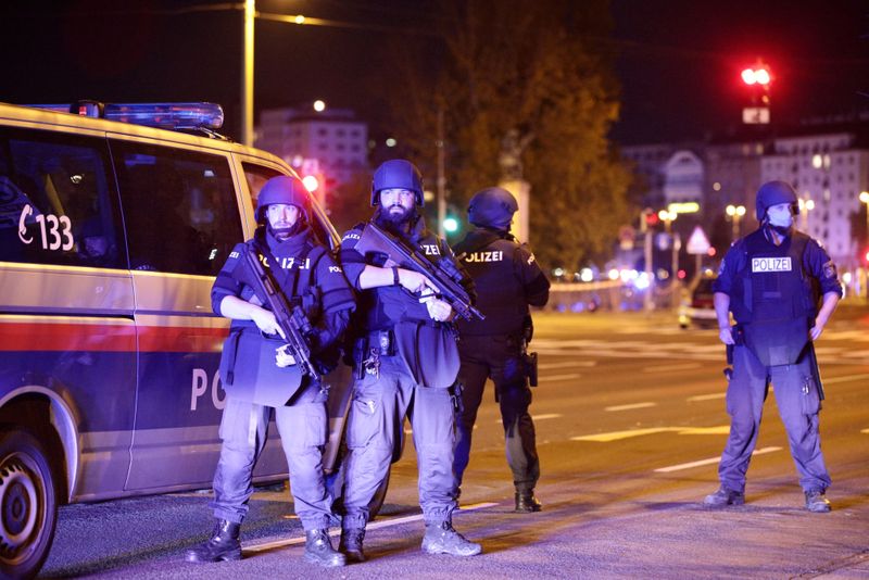 ウィーン中心部で複数の銃撃 2人死亡 首相 忌まわしいテロ ワールド ニュース速報 ニューズウィーク日本版 オフィシャルサイト ウィーン中心部で複数の銃撃 2人死亡 首相 忌まわしいテロ ワールド ニュース速報 ニューズウィーク日本版 オフィシャルサイト