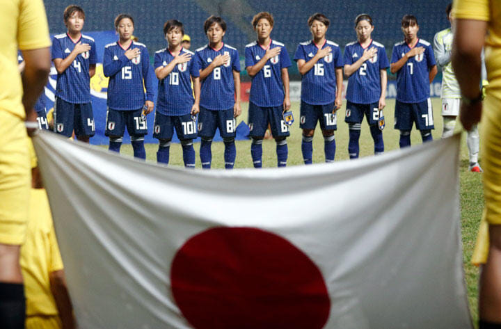 国歌斉唱で胸に手を当てる なでしこジャパンに違和感 コリン ジョイス コラム ニューズウィーク日本版 オフィシャルサイト