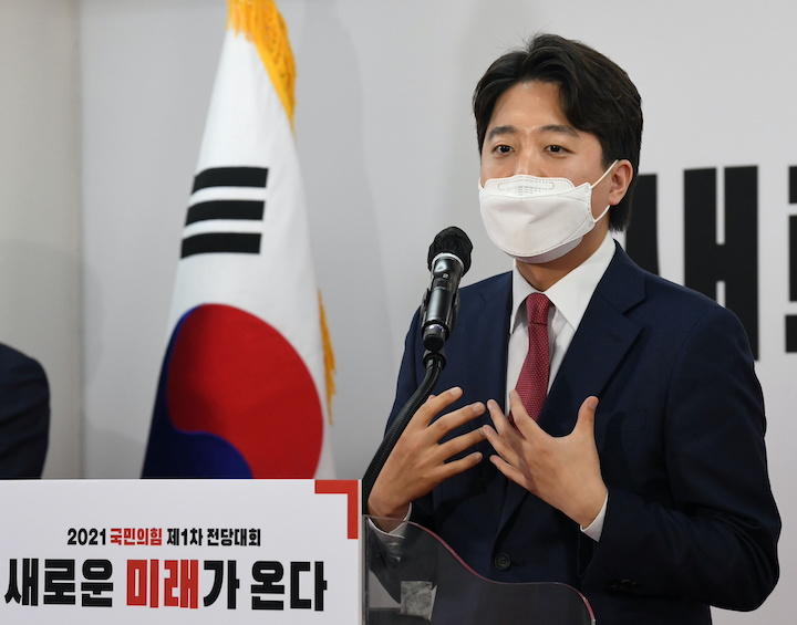 韓国最大野党 国民の力 に36歳の若大将が選ばれた背景は ニューズウィーク日本版 オフィシャルサイト 韓国最大野党 国民の力 に36歳の若大将が選ばれた背景は ニューズウィーク日本版 オフィシャルサイト