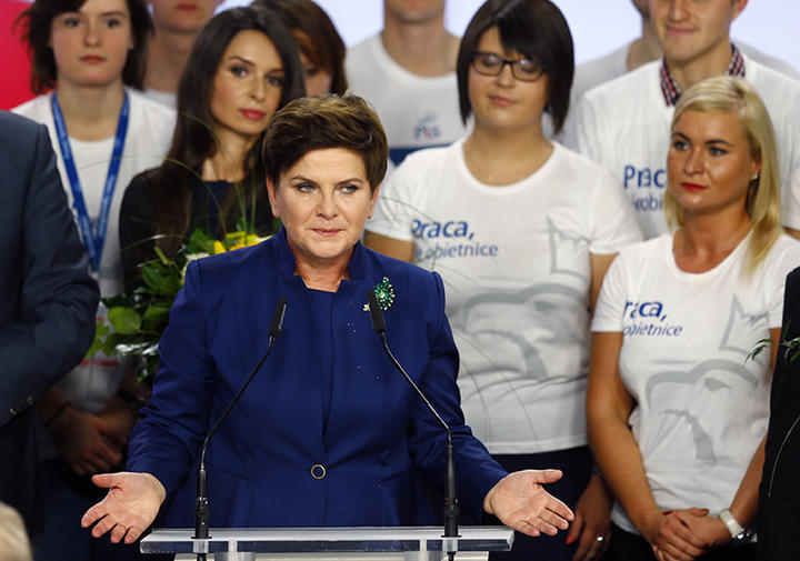 総選挙で愛国野党が大勝、EU拡大の優等生ポーランドを覆う暗雲 総選挙で愛国野党が大勝、EU拡大の優等生ポーランドを覆う暗雲