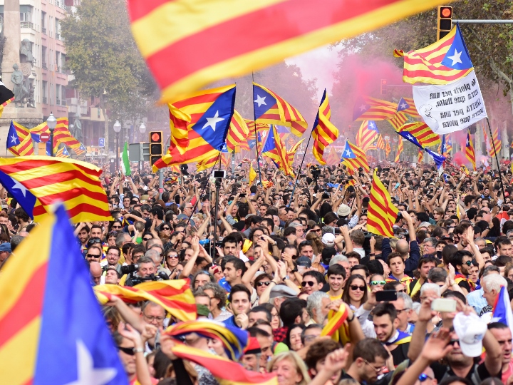 カタルーニャ独立問題、神出鬼没プチデモンのゲリラ戦に翻弄されるスペイン首相 カタルーニャ独立問題、神出鬼没プチデモンのゲリラ戦に翻弄されるスペイン首相