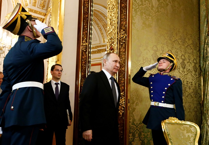 安倍首相はロシアの「有益な愚か者」か プーチン大統領のプロパガンダ戦争 安倍首相はロシアの「有益な愚か者」か プーチン大統領のプロパガンダ戦争
