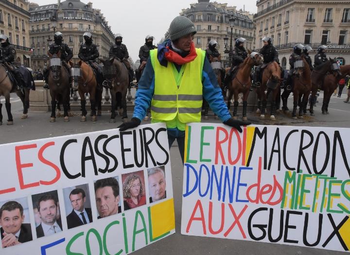 「黄色ベスト運動」がマクロン仏大統領に残した遅すぎた教訓 1%の富裕層より庶民に寄り添わなければ真の改革は進まない 「黄色ベスト運動」がマクロン仏大統領に残した遅すぎた教訓 1%の富裕層より庶民に寄り添わなければ真の改革は進まない