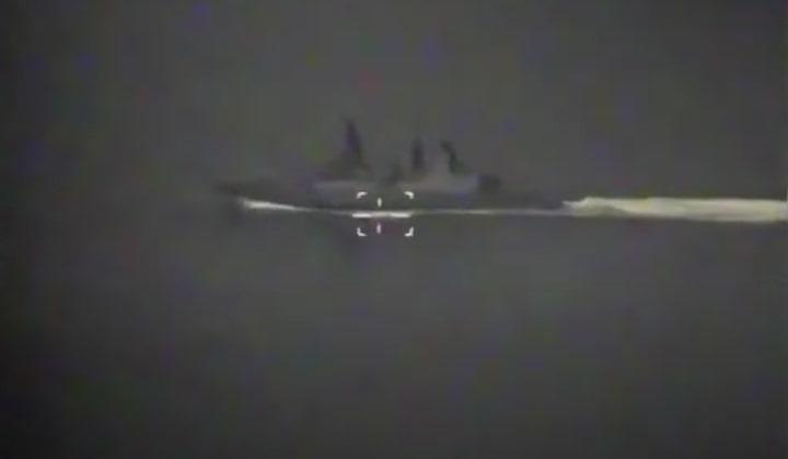 ロシアの戦闘機が捉えた英駆逐艦ディフェンダー ロシアの戦闘機が捉えた英駆逐艦ディフェンダー
