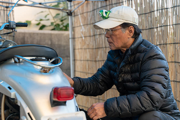 自動車と日本の高齢男性 自動車と日本の高齢男性