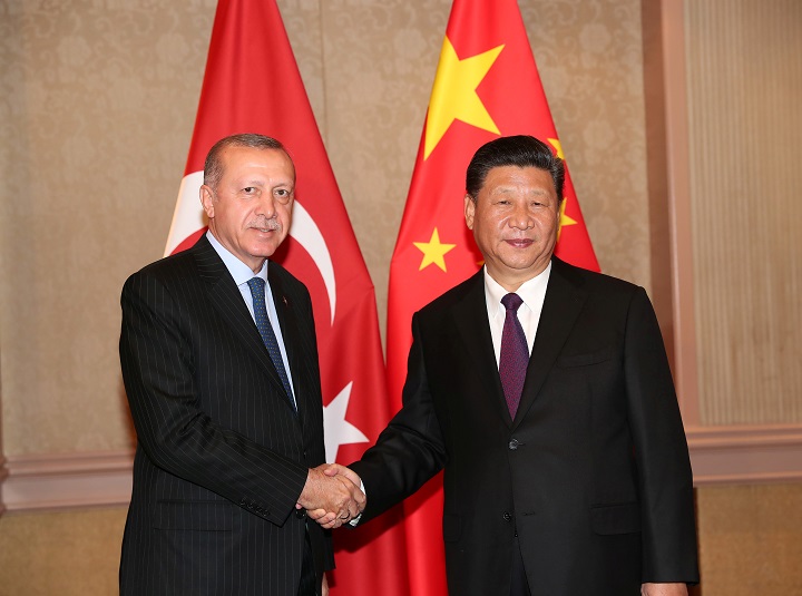 リラ急落で中国に急接近するトルコ──「制裁を受ける反米国家連合」は生まれるか リラ急落で中国に急接近するトルコ──「制裁を受ける反米国家連合」は生まれるか