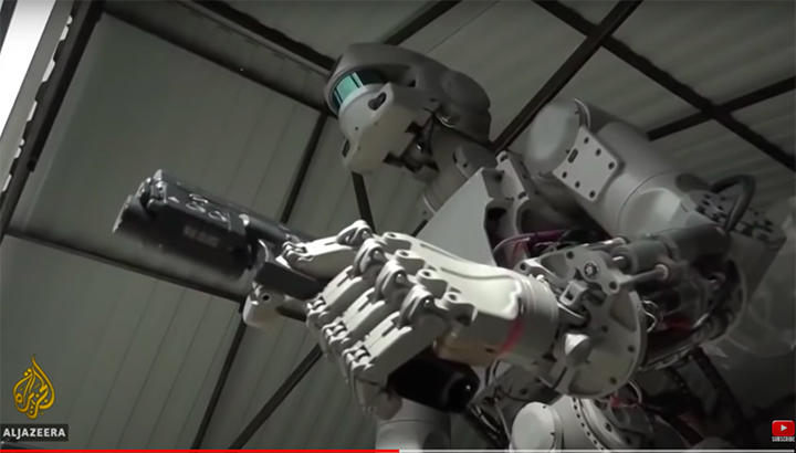 ヒト型のロボット兵器 ヒト型のロボット兵器
