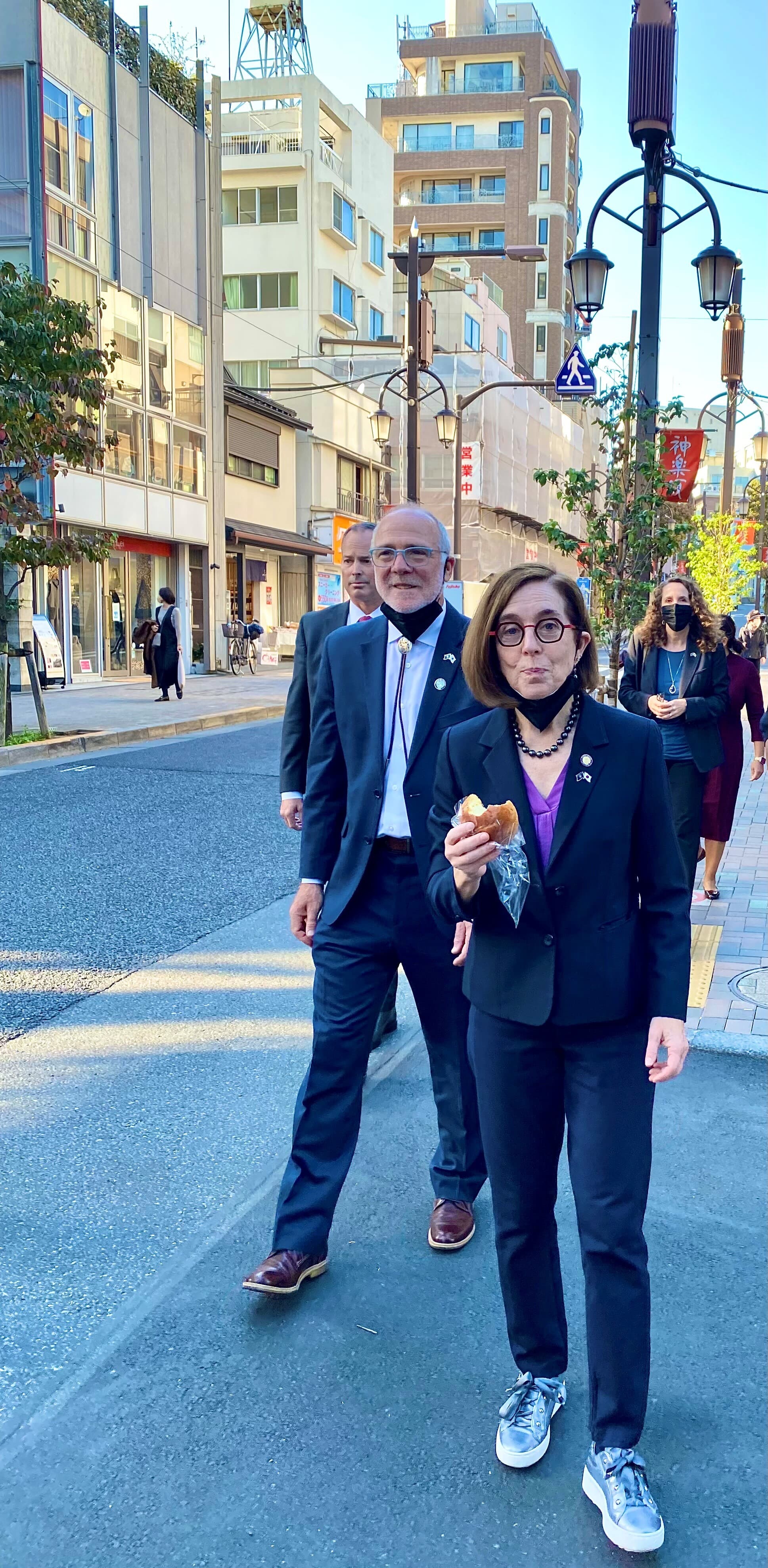 Kagurazaka Brown with Bread.jpg