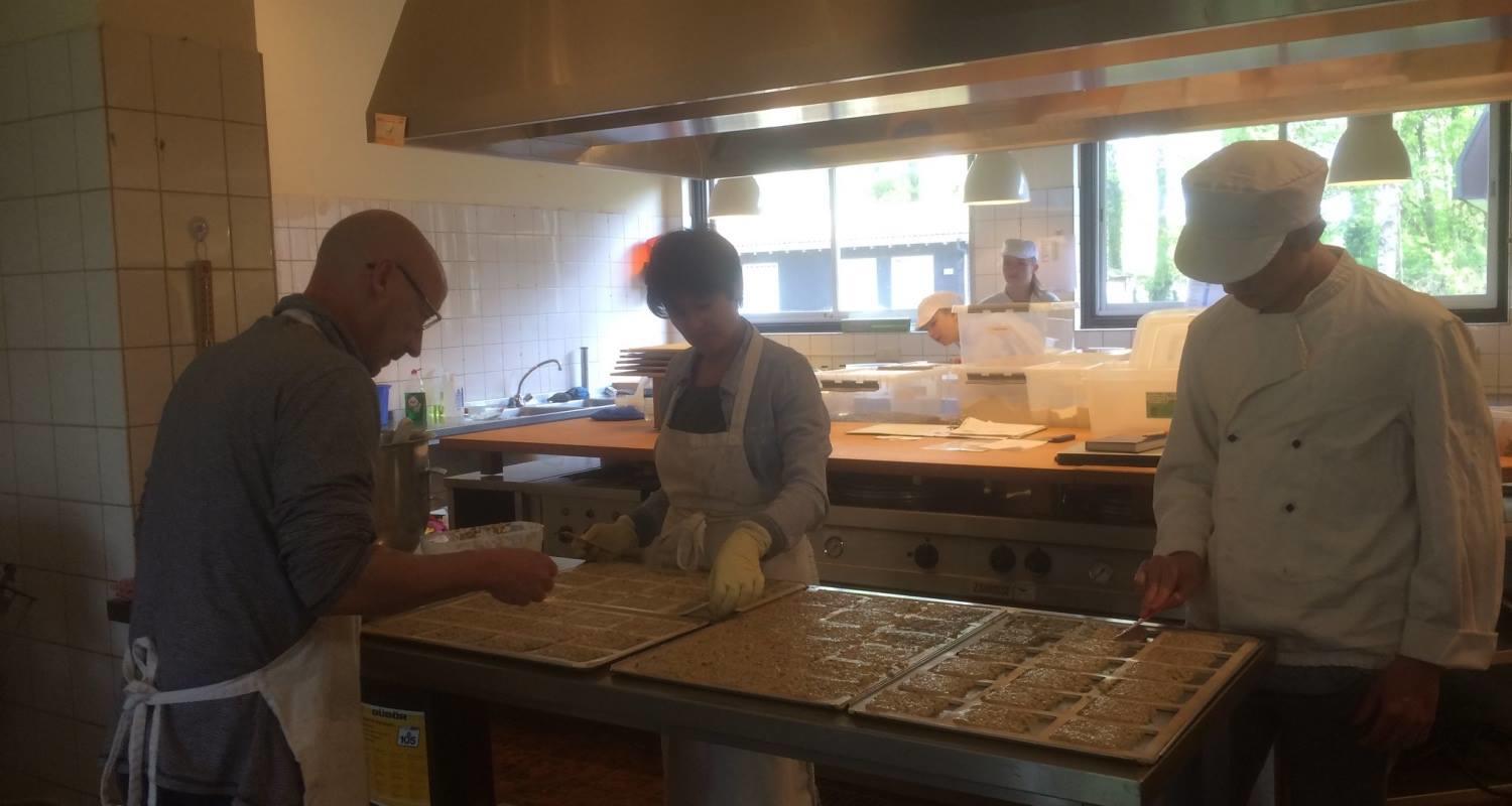 Kari's Crackers social baker 2.jpg