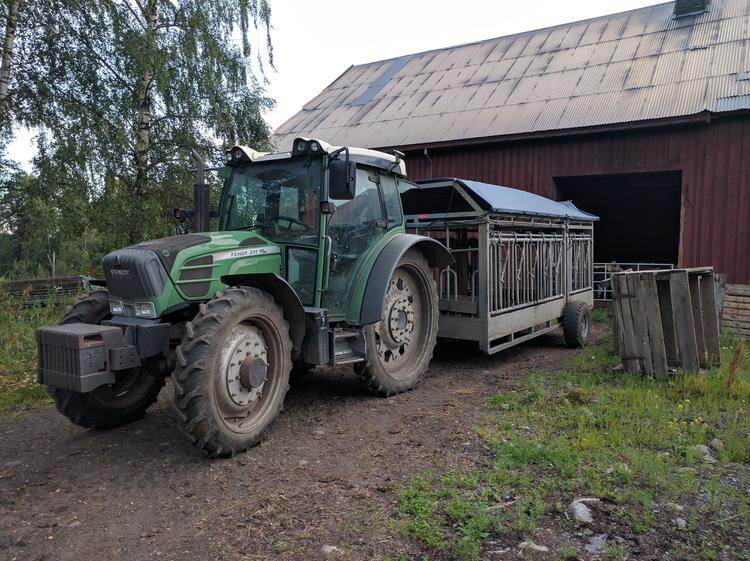 201907 tractor.jpg