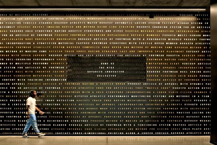 Nike イノベーションセンター　掲示版前.jpg