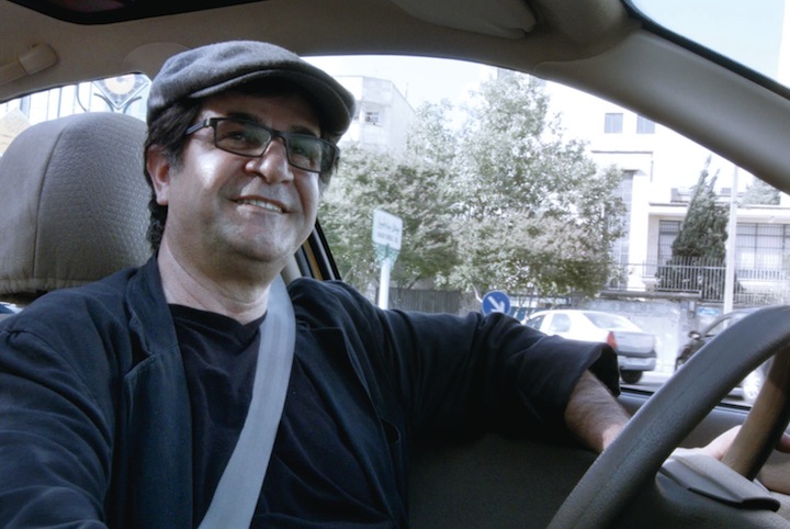 タクシー運転手に扮して、イラン社会の核心に迫った:『人生タクシー』 タクシー運転手に扮して、イラン社会の核心に迫った:『人生タクシー』