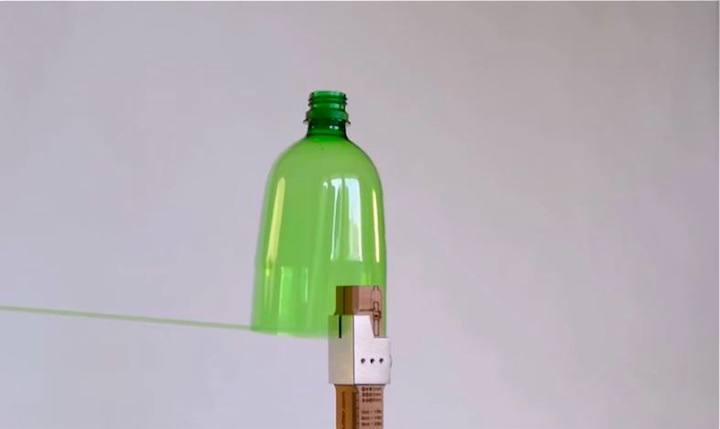 【動画】 ペットボトルを便利なヒモに変身させるカッター 【動画】 ペットボトルを便利なヒモに変身させるカッター