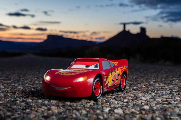 映画「カーズ」をリアルに再現するスフィロ社の LIGHTNING McQUEEN 映画「カーズ」をリアルに再現するスフィロ社の LIGHTNING McQUEEN