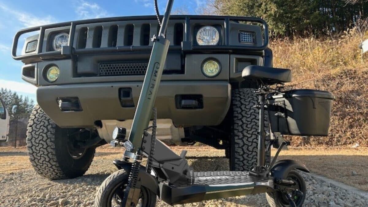 足でたためる安全設計＆日本製・高品質の電動キックスクーター「LIFE