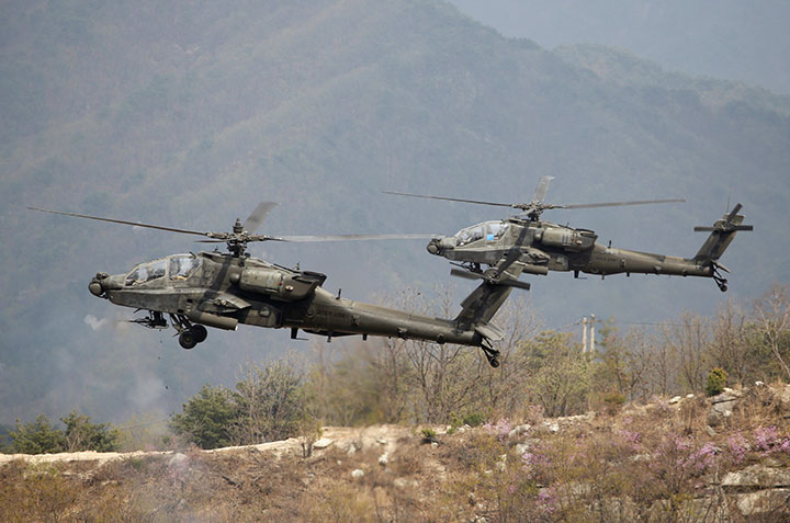 墜落したアパッチヘリが象徴する軍事予算の矛盾 墜落したアパッチヘリが象徴する軍事予算の矛盾