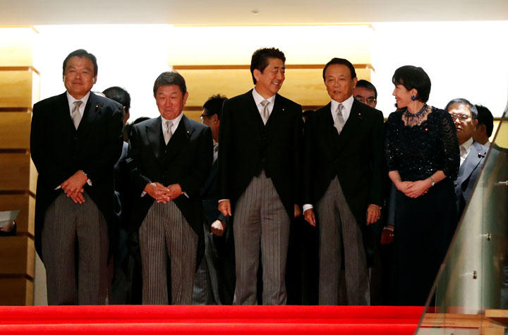 安倍改造内閣、政策の要点はただ一点「第3の矢の実行」 安倍改造内閣、政策の要点はただ一点「第3の矢の実行」