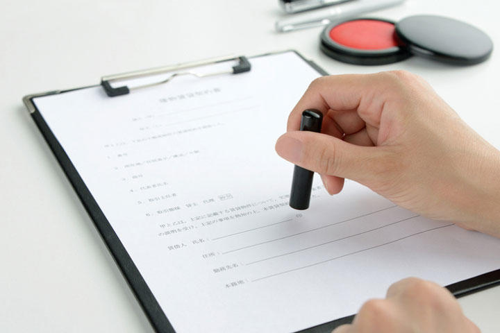 閣僚がはんこ産業を代表して「ペーパーレス」を遅らせるな 閣僚がはんこ産業を代表して「ペーパーレス」を遅らせるな