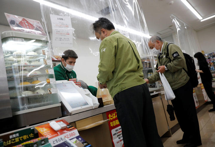 コンビニ の 店員