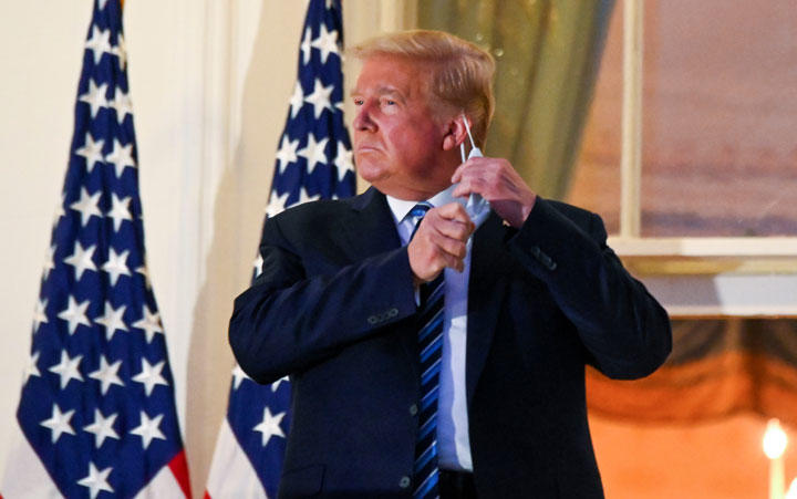 強行退院したトランプが直面する「ウィズ・コロナ選挙戦」の難題 強行退院したトランプが直面する「ウィズ・コロナ選挙戦」の難題