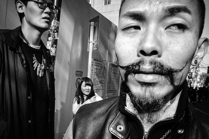 新宿の「日常」:朝の酔っぱらい、喧嘩、サラリーマンの群れ──さらに新たな境地を求めて 新宿の「日常」:朝の酔っぱらい、喧嘩、サラリーマンの群れ──さらに新たな境地を求めて