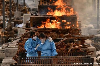 インド感染爆発、悲劇の現場 インド感染爆発、悲劇の現場