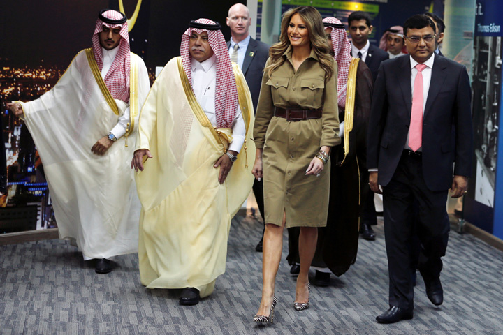 メラニアがファッションリーダーに サウジアラビアでの華麗な着こなしをチェック ワールド 最新記事 ニューズウィーク日本版 オフィシャルサイト メラニアがファッションリーダーに サウジアラビアでの華麗な着こなしをチェック ワールド 最新記事 ニューズウィーク日本版 オフィシャルサイト