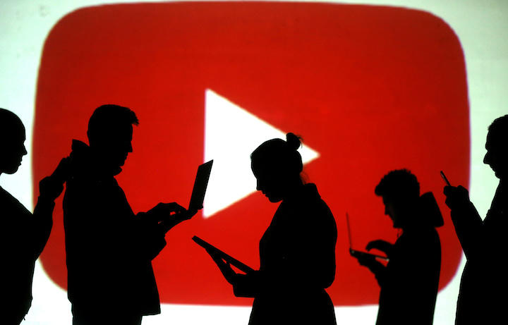 少女がプールで遊ぶだけの動画が40万回再生 youtubeの危うい おすすめ 機能 ニューズウィーク日本版 オフィシャルサイト