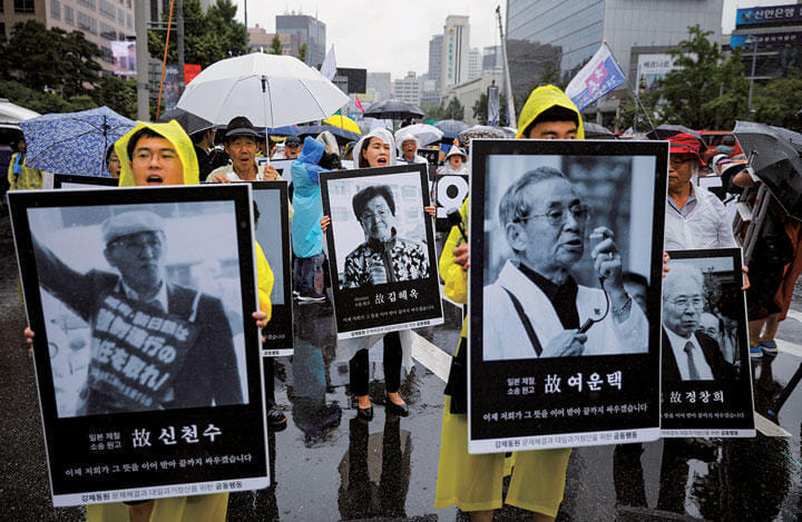 mag190819koreaprotests-2.jpg