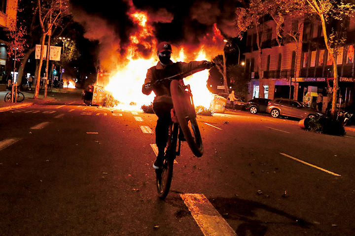 バルセロナ 2度目の緊急事態宣言に不満爆発 厳しい規制で飲食店は悲鳴 ワールド 最新記事 ニューズウィーク日本版 オフィシャルサイト バルセロナ 2度目の緊急事態宣言に不満爆発 厳しい規制で飲食店は悲鳴 ワールド 最新記事 ニューズウィーク日本版 オフィシャルサイト