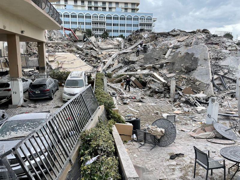 米フロリダ州で12階建て集合住宅が崩壊 1人死亡 99人行方不明 ニューズウィーク日本版 オフィシャルサイト