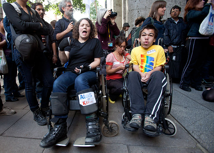 財政赤字を本気で削減するとこうなる、弱者切り捨ての凄まじさ