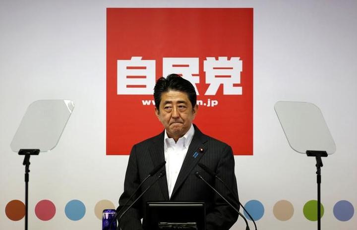 安倍首相、靖国神社参拝は見送り自民総裁として玉串料を奉納