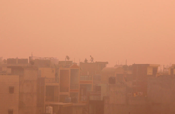 インド首都ニューデリーが大気汚染で真っ赤に　危険レベルで外出禁止