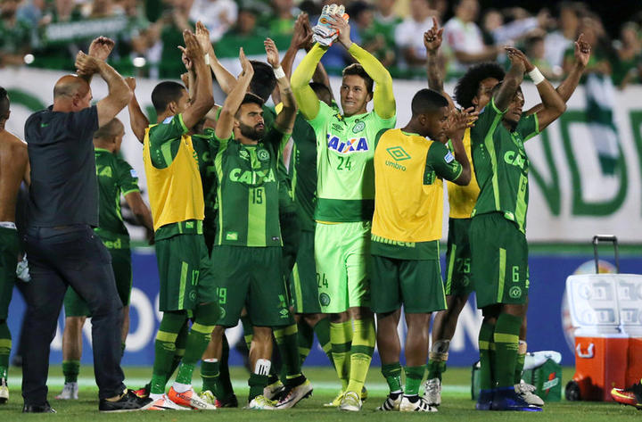 コロンビアで航空機墜落 ブラジルサッカーチームなど81人が搭乗 ワールド 最新記事 ニューズウィーク日本版 オフィシャルサイト
