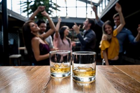 飲むお酒の種類で気分が変わる ワインはリラックス 蒸留酒は ニューズウィーク日本版 オフィシャルサイト 飲むお酒の種類で気分が変わる ワインはリラックス 蒸留酒は ニューズウィーク日本版 オフィシャルサイト
